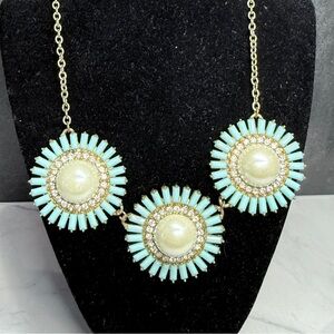 🚨3 for $15🚨 Gold-Tone Green/Blue Radiant Trio Statement Necklace.